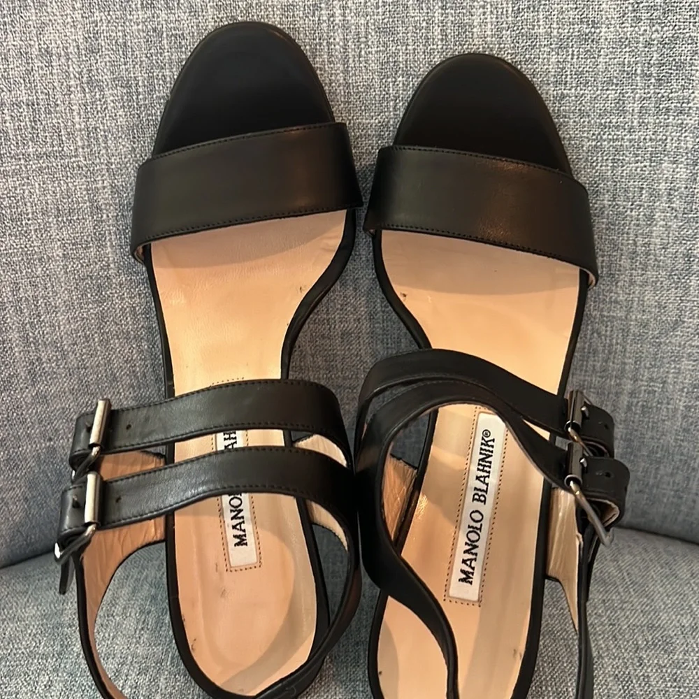 Manolo Blahnik Black 3 1/2" sandal - Picture 8 of 8